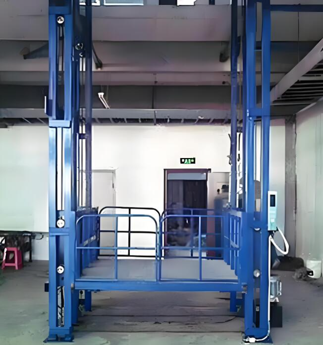 前郭导轨式升降货梯